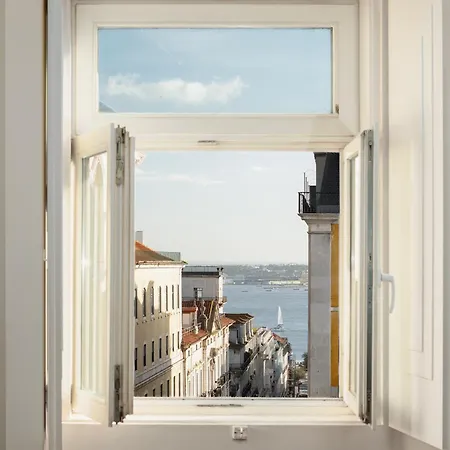 Luxurious 4br In Lisbon, Sleeps 10 * Lisbon