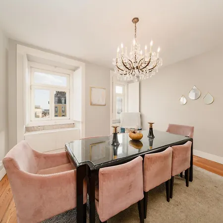 Luxurious 4br In Lisbon, Sleeps 10 Apartment *
