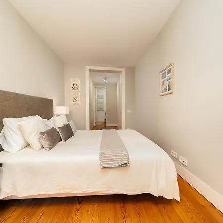 Apartment Luxurious 4br In Lisbon, Sleeps 10 *