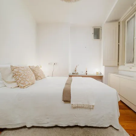 Apartment Luxurious 4br In Lisbon, Sleeps 10 *