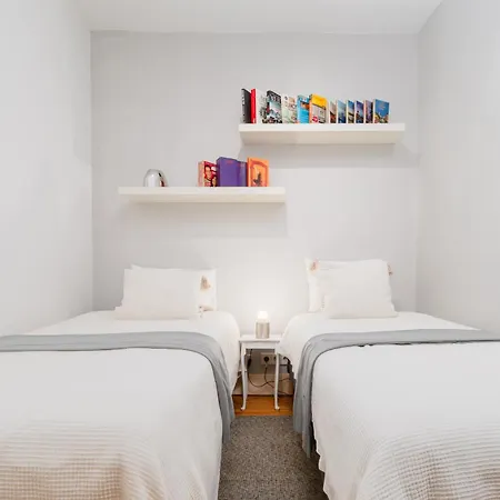 Luxurious 4br In Lisbon, Sleeps 10 *