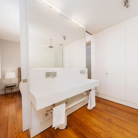 Apartment Luxurious 4br In Lisbon, Sleeps 10 *