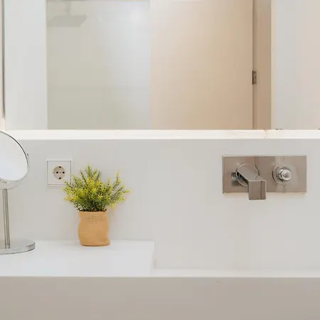 Appartement Luxurious 4br In Lisbon, Sleeps 10 *